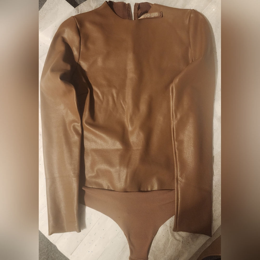 SKIMS FAUX LEATER BODYSUIT SIZE L NEW - Picture 13 of 15